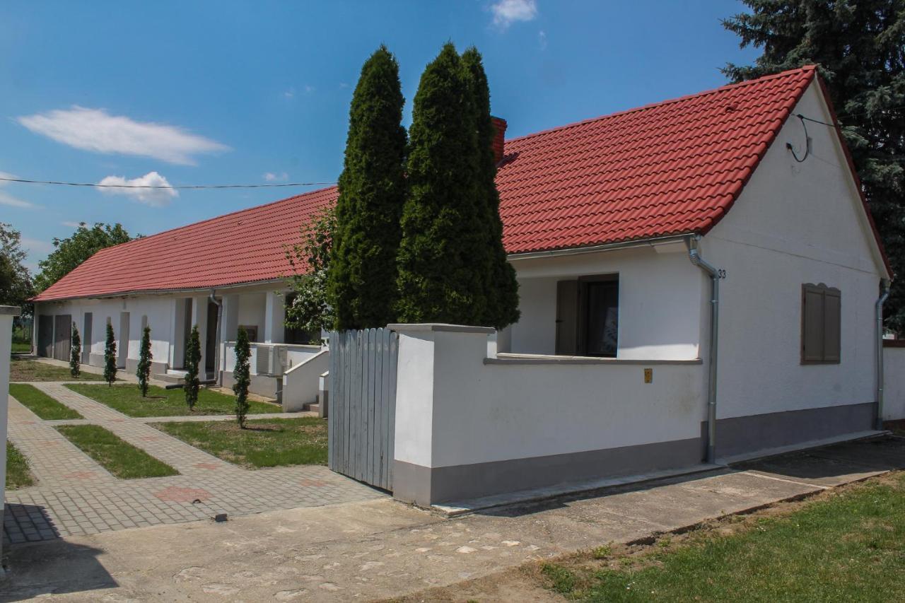 Das Blaue Haus Vendégház - Kovácshida Apartman Kültér fotó