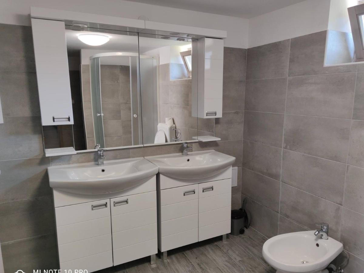 Das Blaue Haus Vendégház - Kovácshida Apartman Kültér fotó