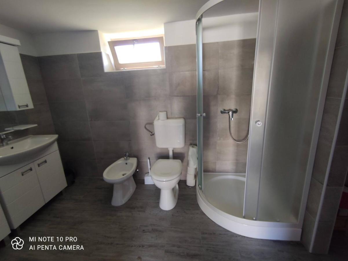 Das Blaue Haus Vendégház - Kovácshida Apartman Kültér fotó