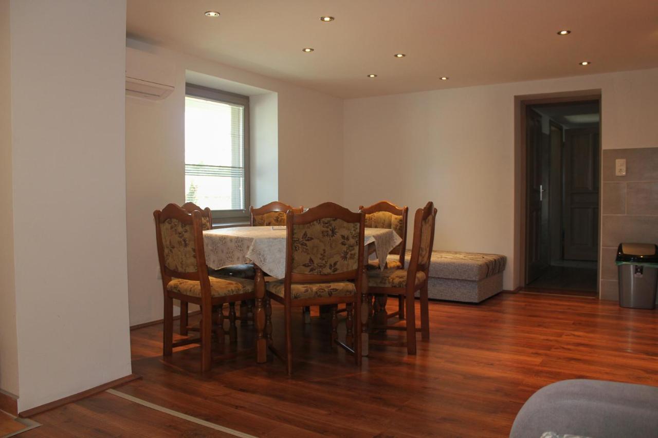 Das Blaue Haus Vendégház - Kovácshida Apartman Kültér fotó
