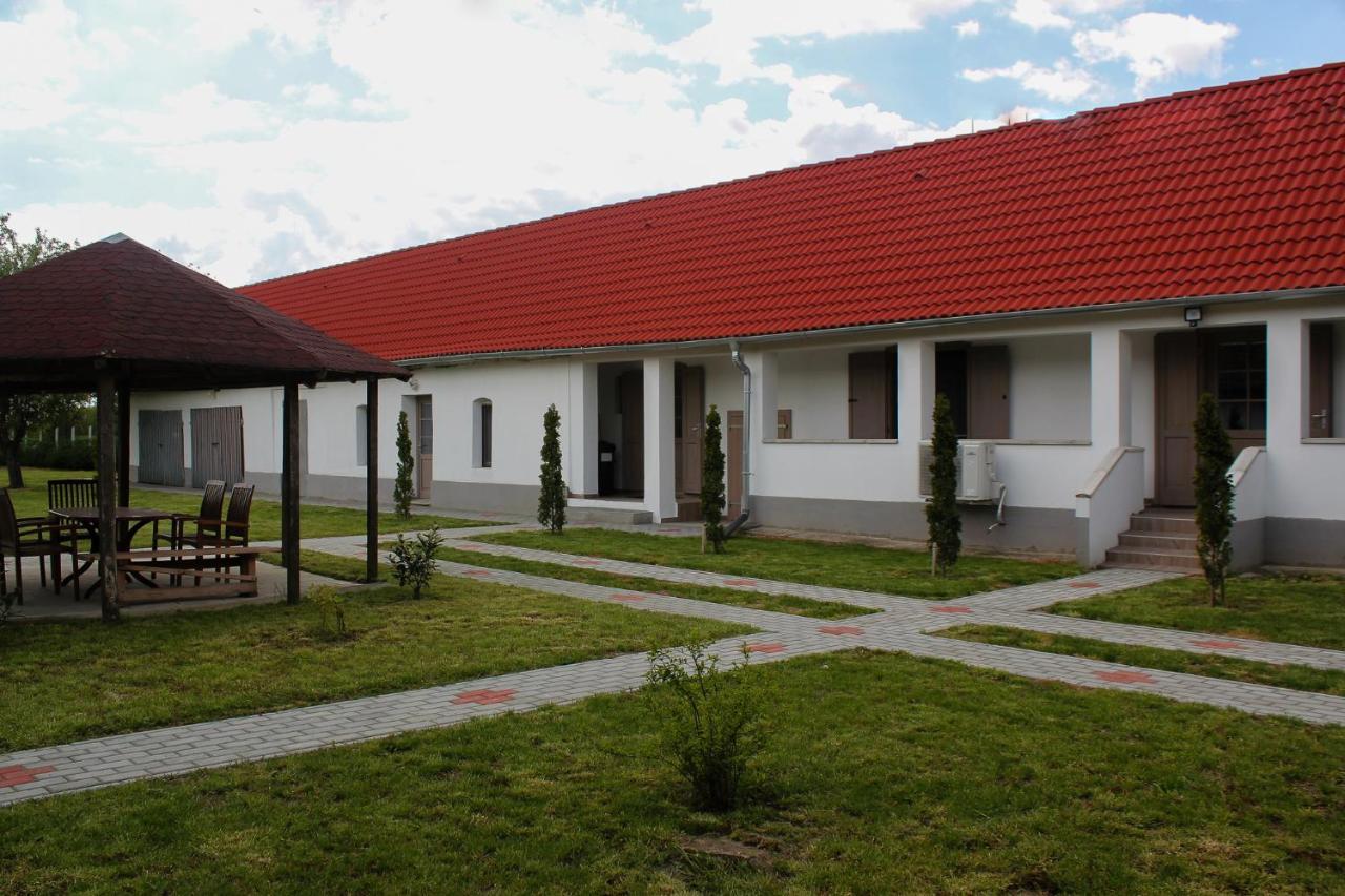 Das Blaue Haus Vendégház - Kovácshida Apartman Kültér fotó